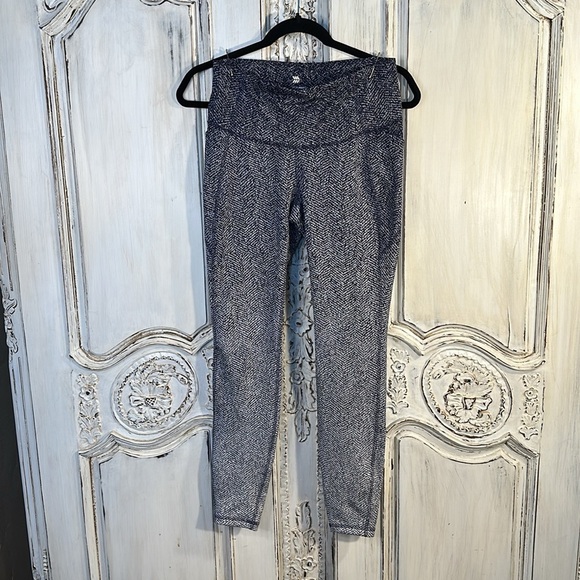 Curated Four Piece Workout Bundle - Picture 9 of 12